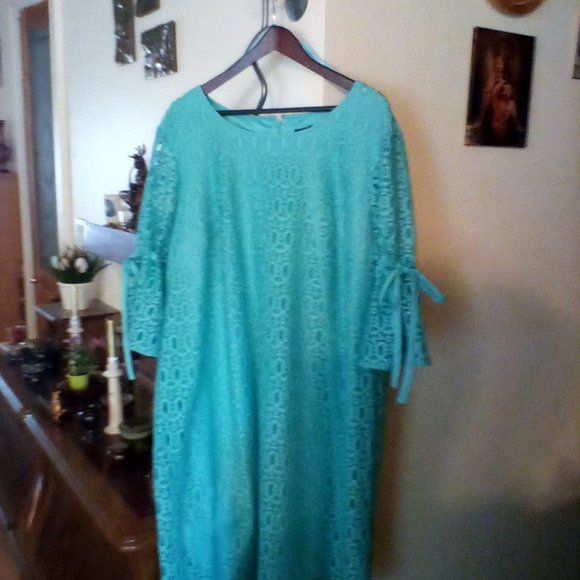 Plus size Dresses - Picture 4 of 10